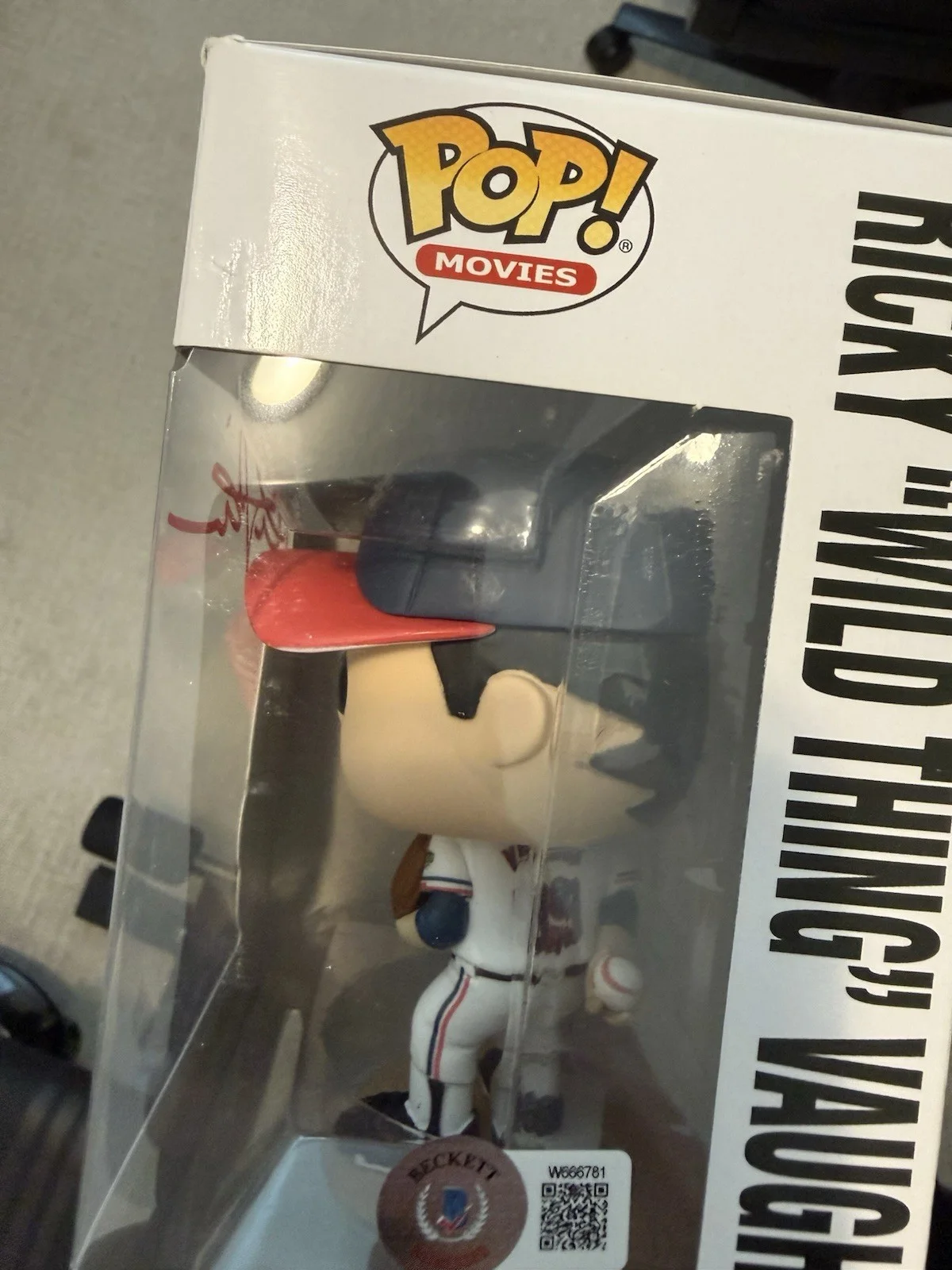 Charlie Sheen — Charlie Sheen Autographed/Signed Funko Pop! #886 Beckett 42018, изображение 3