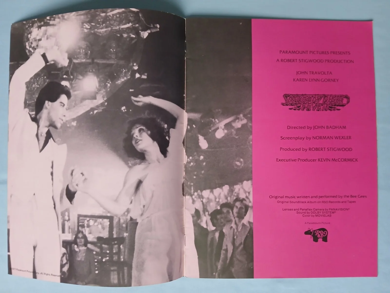 SATURDAY NIGHT FEVER (1977) original cinema souvenir brochure inc vinyl record, изображение 2