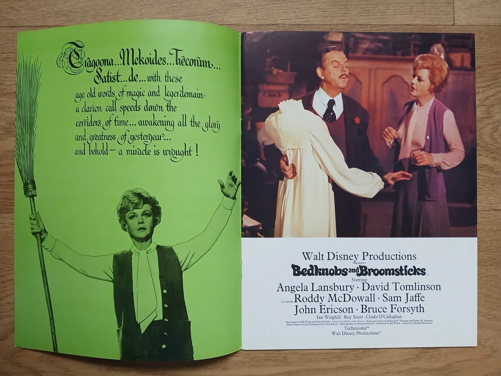 BEDKNOBS AND BROOMSTICKS (1971) original movie souvenir brochure -excellent cond, изображение 2