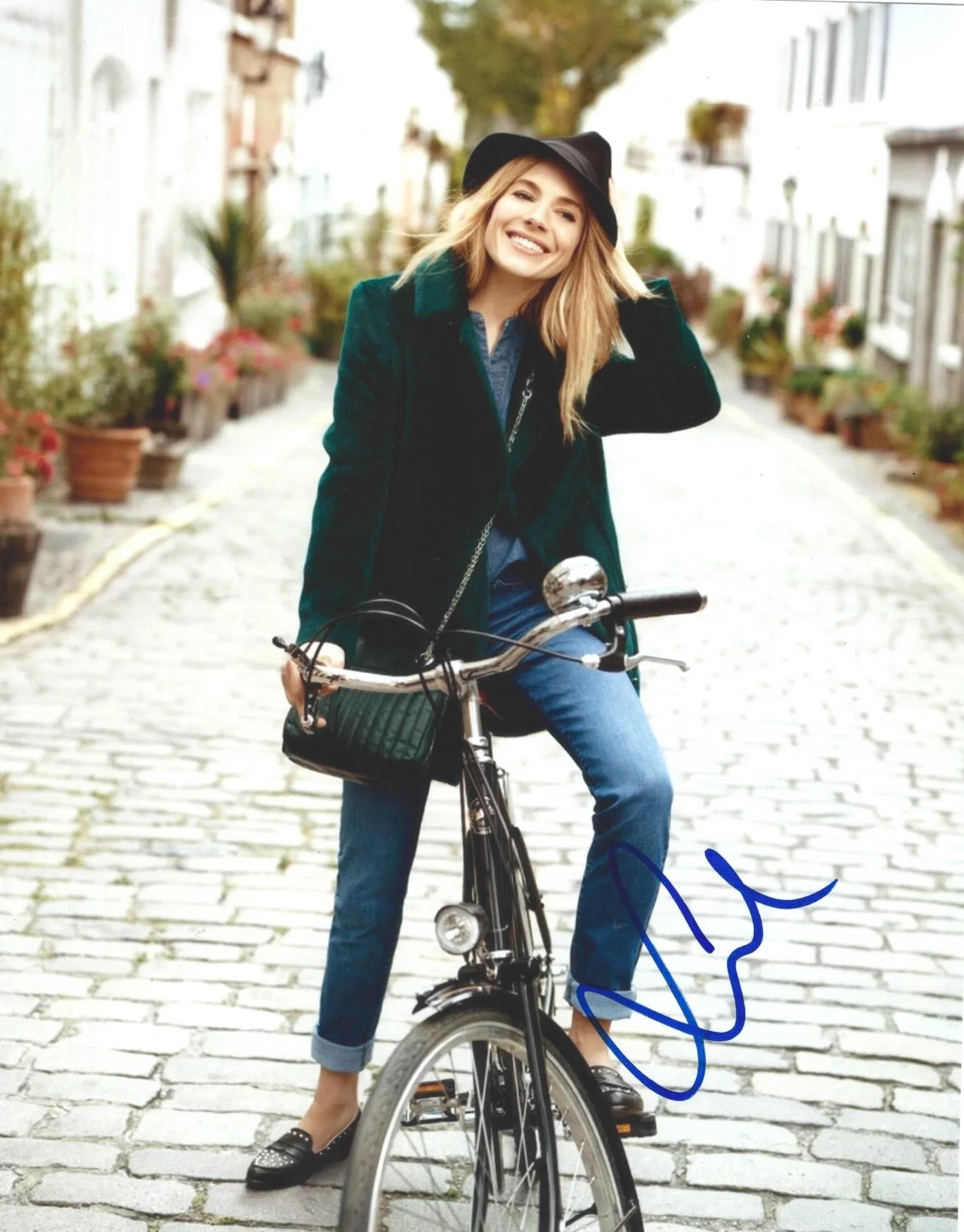 Sienna Miller — Sienna Miller signed 8x10 photo - In Person Photo Proof - Sniper, GI JOE