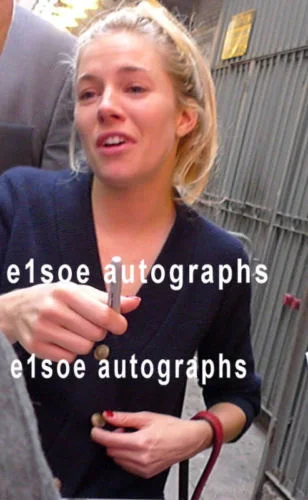 Sienna Miller — Sienna Miller signed American Sniper 8x10 photo in person. Proof, изображение 3