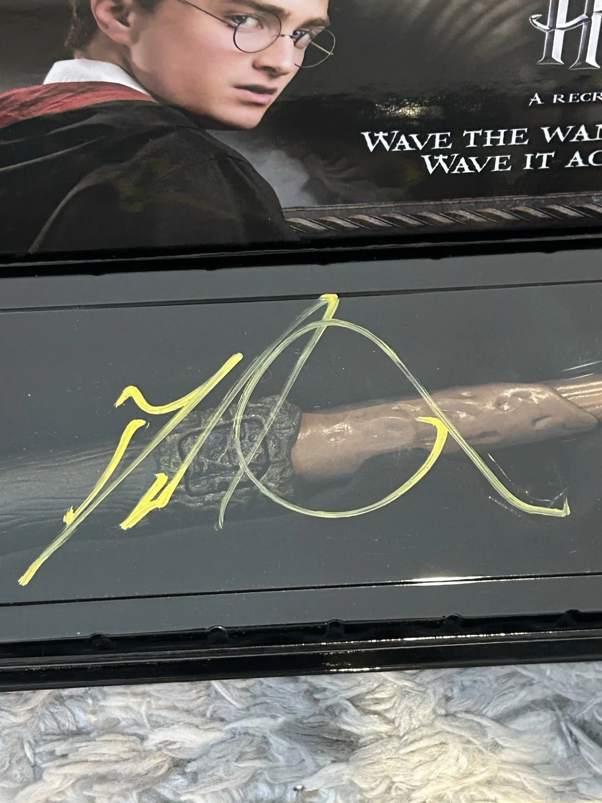 Daniel Radcliffe — Daniel Radcliffe Signed HARRY POTTER Autographed Illuminating Wand Beckett COA, изображение 3