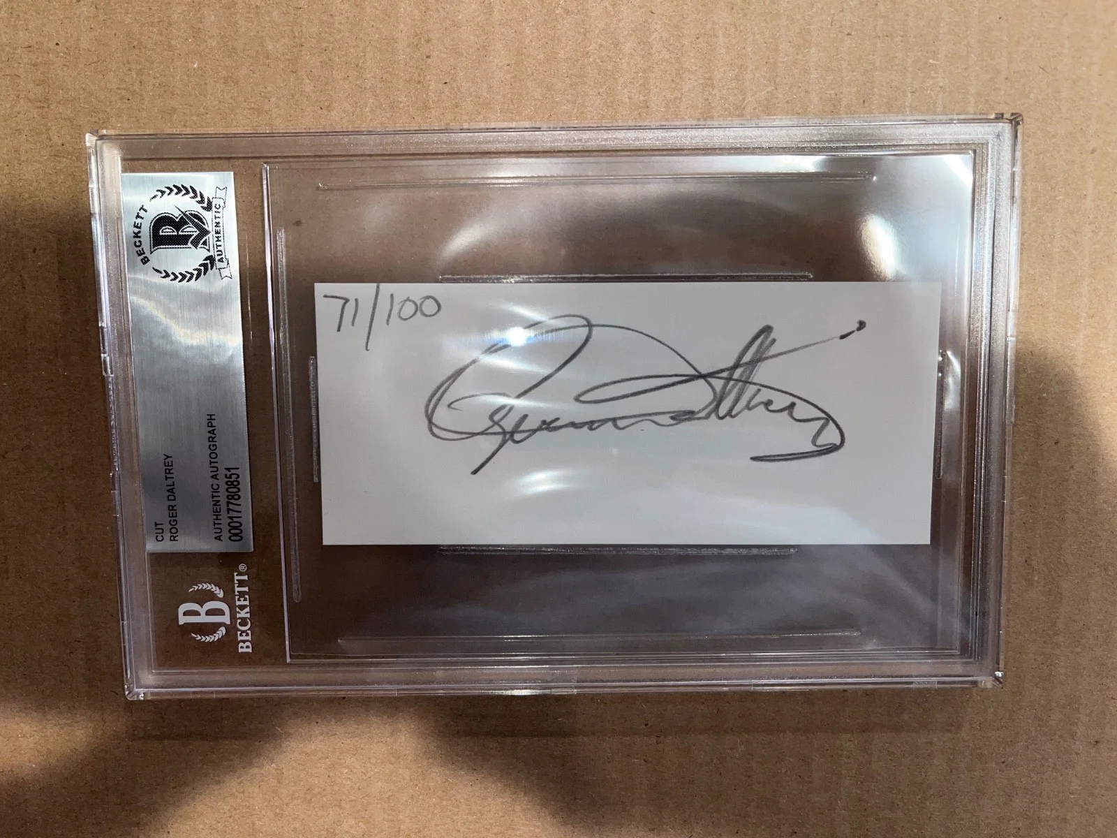 The Who Roger Daltrey Signed Autographed Beckett Slab Slabbed Cut Autograph, изображение 2