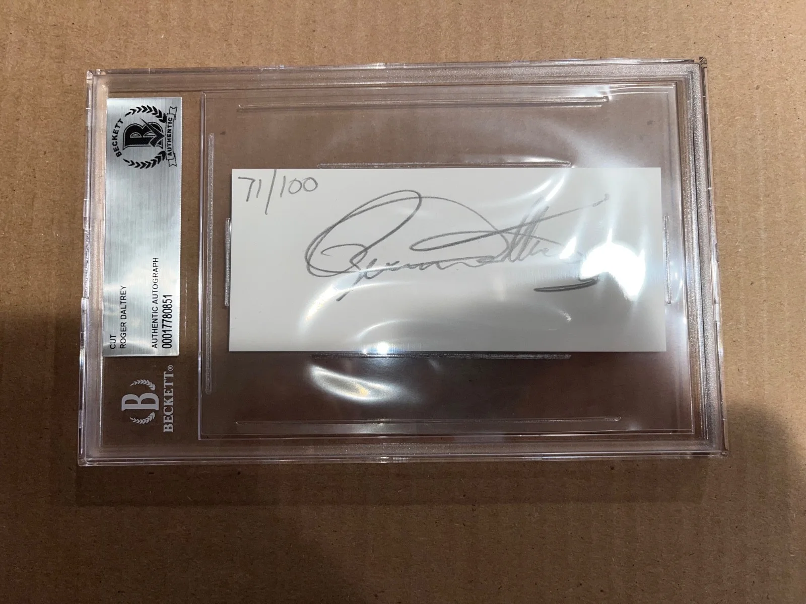 The Who Roger Daltrey Signed Autographed Beckett Slab Slabbed Cut Autograph, изображение 3