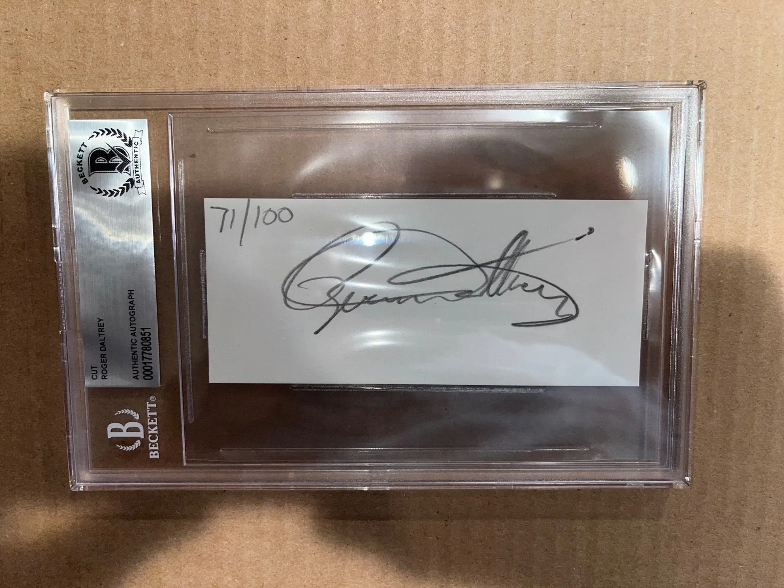 The Who Roger Daltrey Signed Autographed Beckett Slab Slabbed Cut Autograph, изображение 4