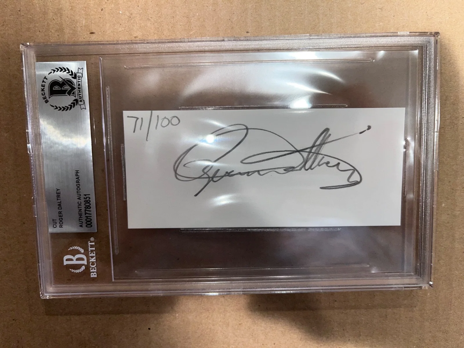 The Who Roger Daltrey Signed Autographed Beckett Slab Slabbed Cut Autograph, изображение 5