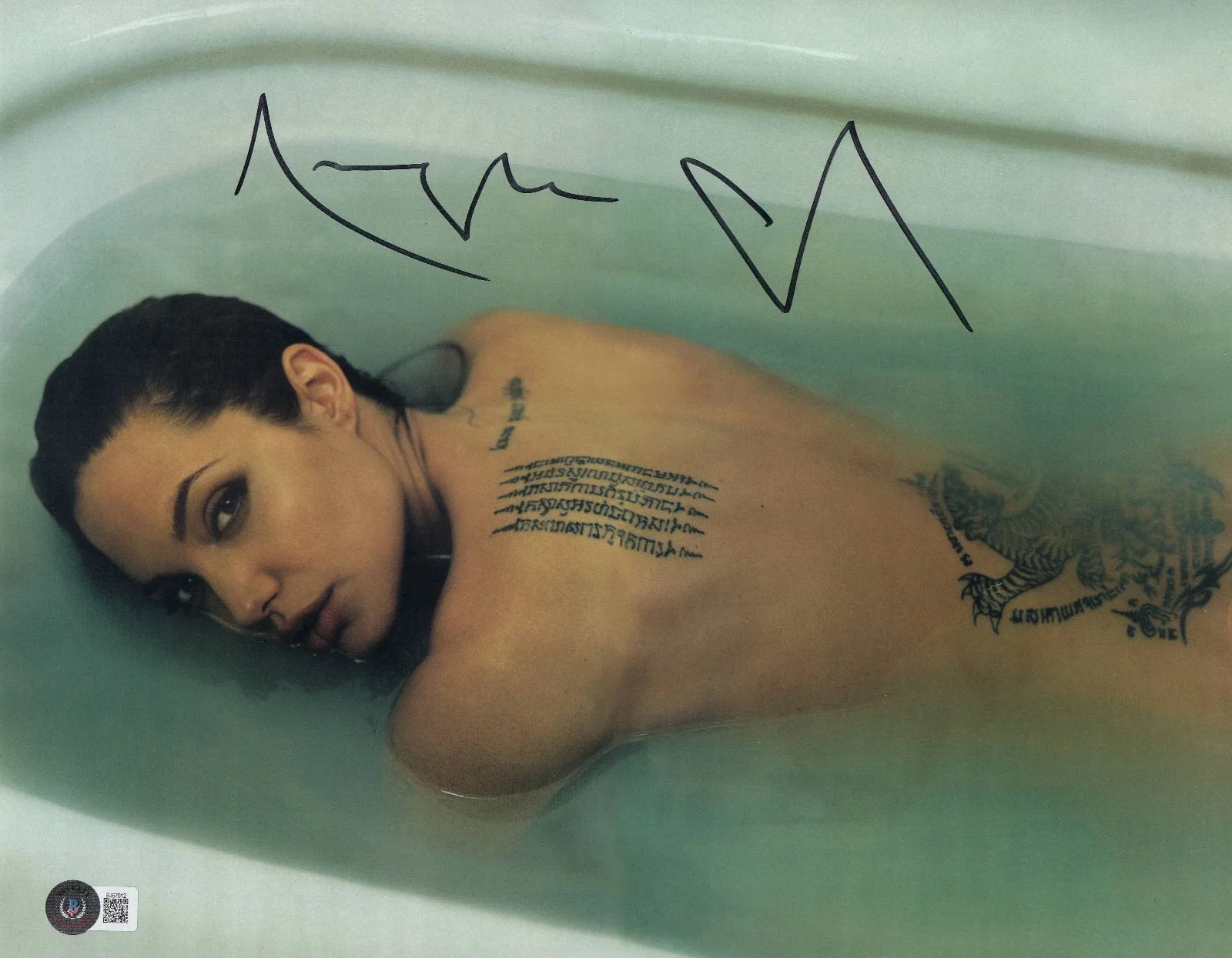 ANGELINA JOLIE — W@W SEXY ANGELINA JOLIE SIGNED AUTOGRAPH 11X14 PHOTO BECKETT BAS