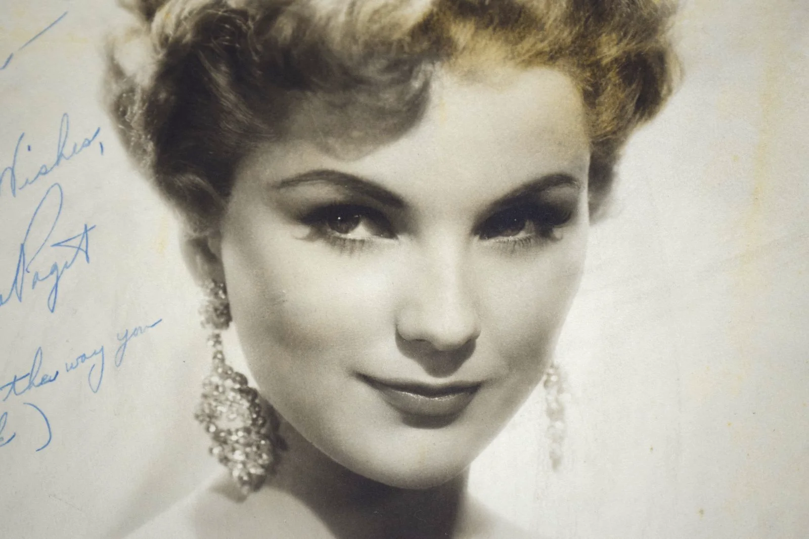 Debra Paget — ULTRA-RARE 1955 Debra Paget 14 x 11 AUTOGRAPHED PHOTO READ Description INFO, image 2