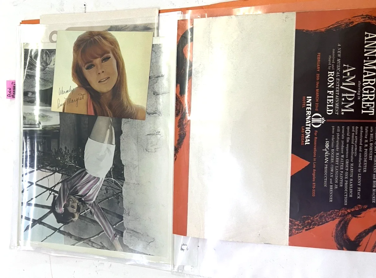 Ann Margaret — ANN MARGARET Vintage Paper Folder w/ 6 Old Photos & 3 Signed Photos, 1 Poster, изображение 3