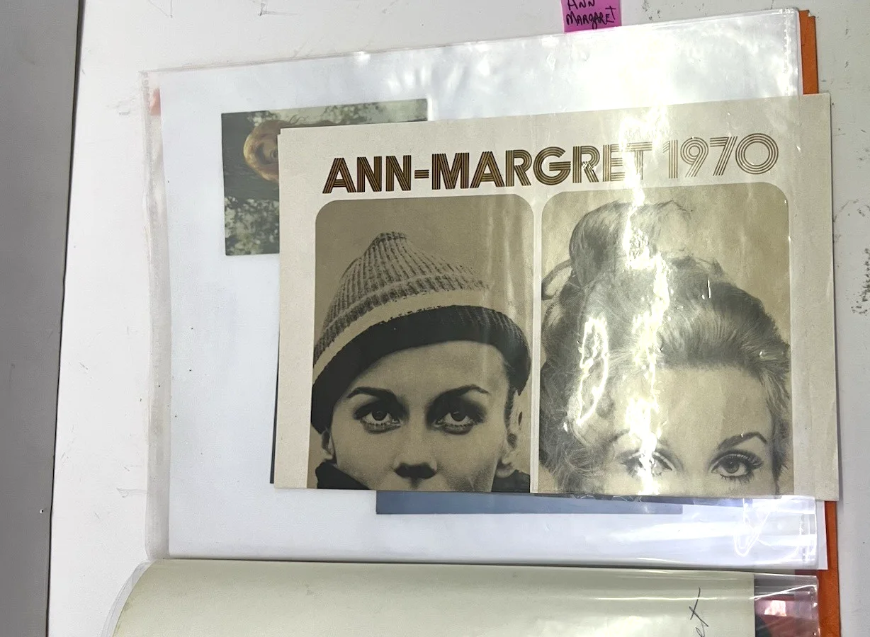Ann Margaret — ANN MARGARET Vintage Paper Folder w/ 6 Old Photos & 3 Signed Photos, 1 Poster, изображение 5