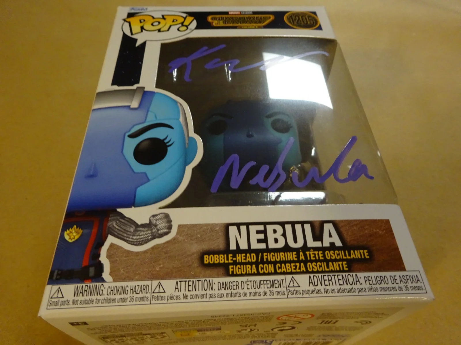 Karen Gillan — Signed Karen Gillan Nebula Guardians Of The Galaxy Funko Pop SWAU COA, изображение 2