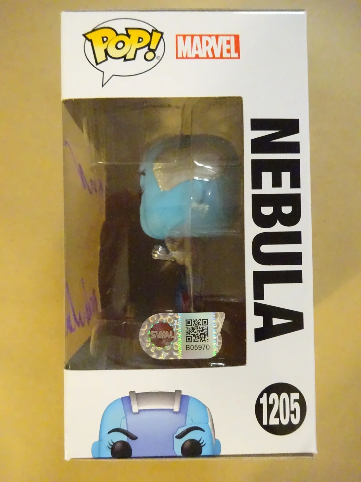 Karen Gillan — Signed Karen Gillan Nebula Guardians Of The Galaxy Funko Pop SWAU COA, изображение 5