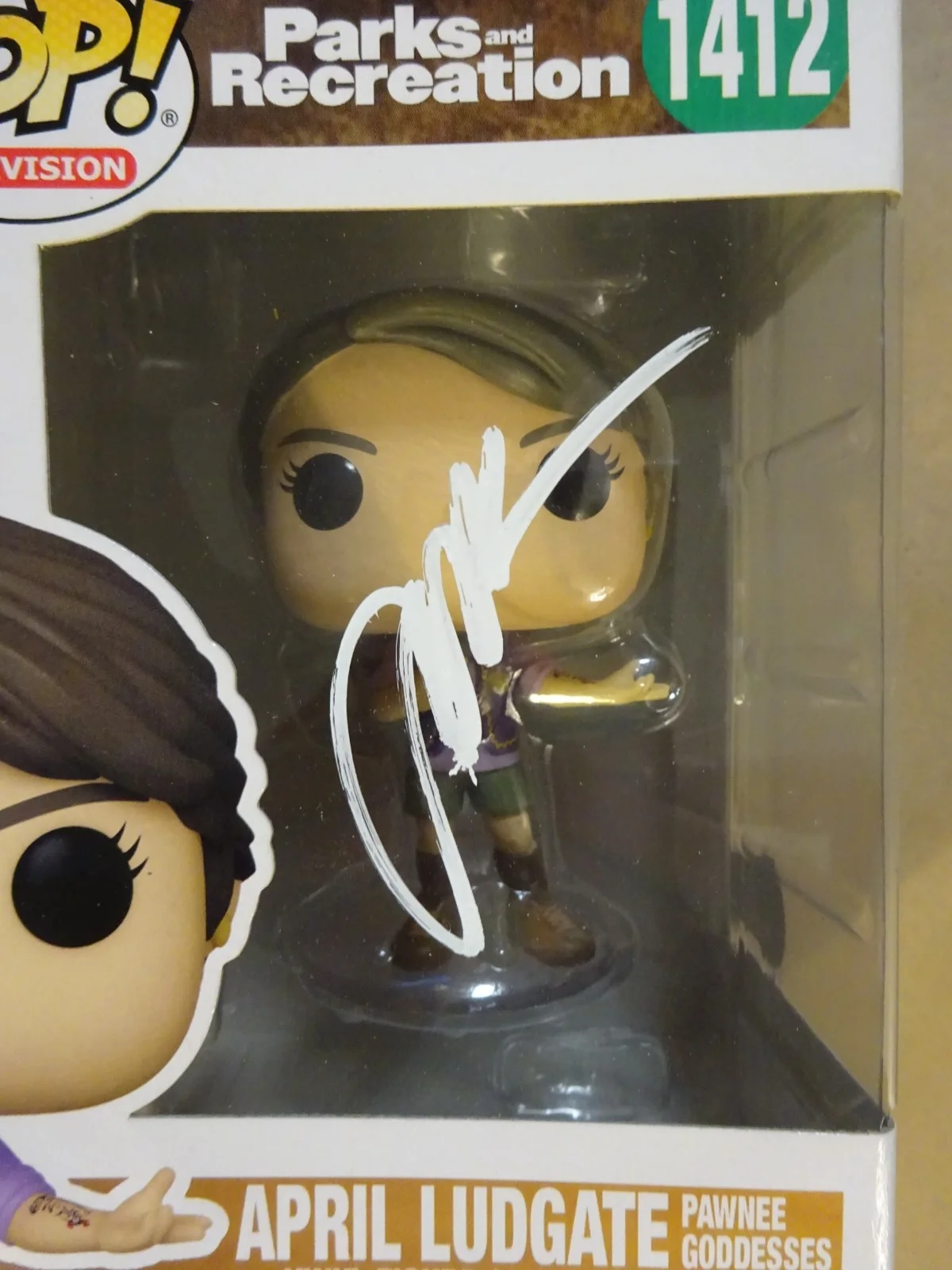 Aubrey Plaza — Signed Aubrey Plaza April Ludgate Parks And Recreation Funko Pop BAS COA, изображение 3