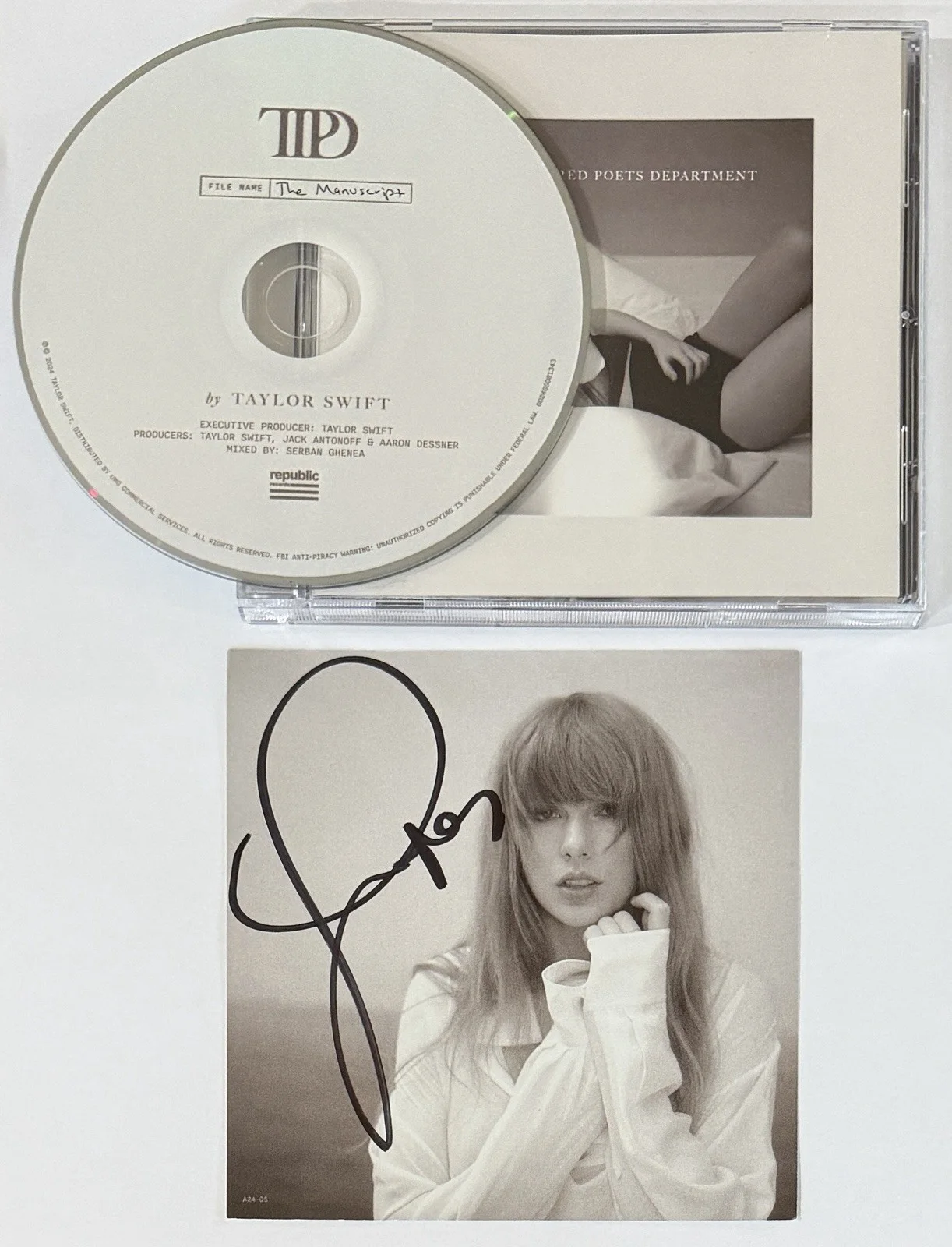 SIGNED TAYLOR SWIFT TTPD TORTURED POETS PERFECT LONG SIGNATURE & CD PSA DNA COA, изображение 4