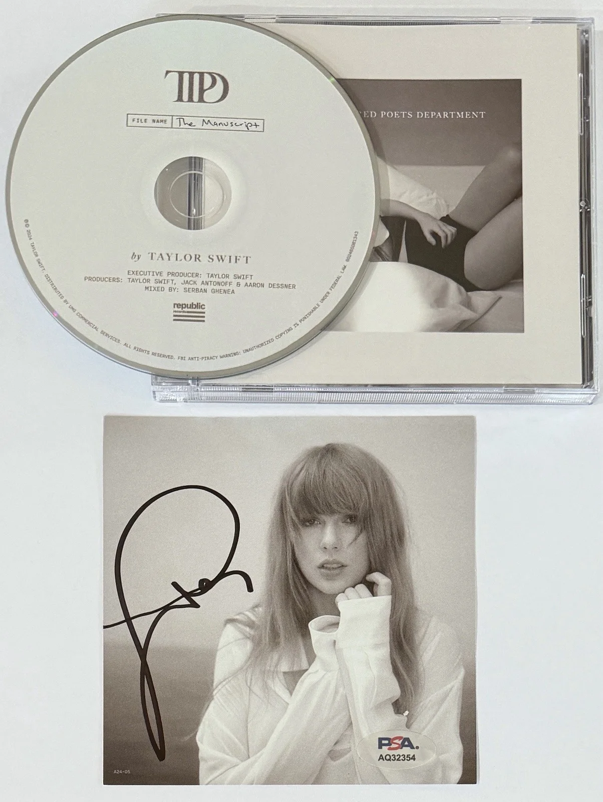 SIGNED TAYLOR SWIFT TTPD TORTURED POETS RARE LONG SIGNATURE & CD PSA DNA COA, image 2