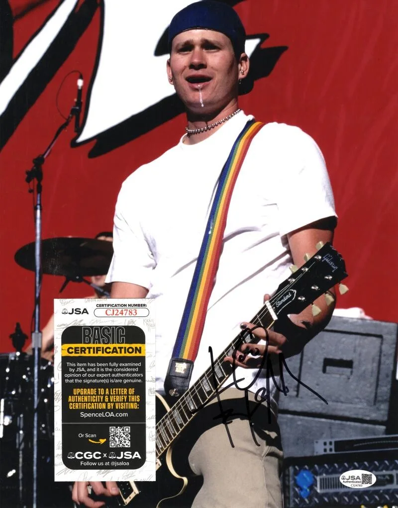 Tom DeLonge — Tom DeLonge Blink-182 Signed Autograph 11x14 Photo RARE Alien Signature JSA COA, изображение 2