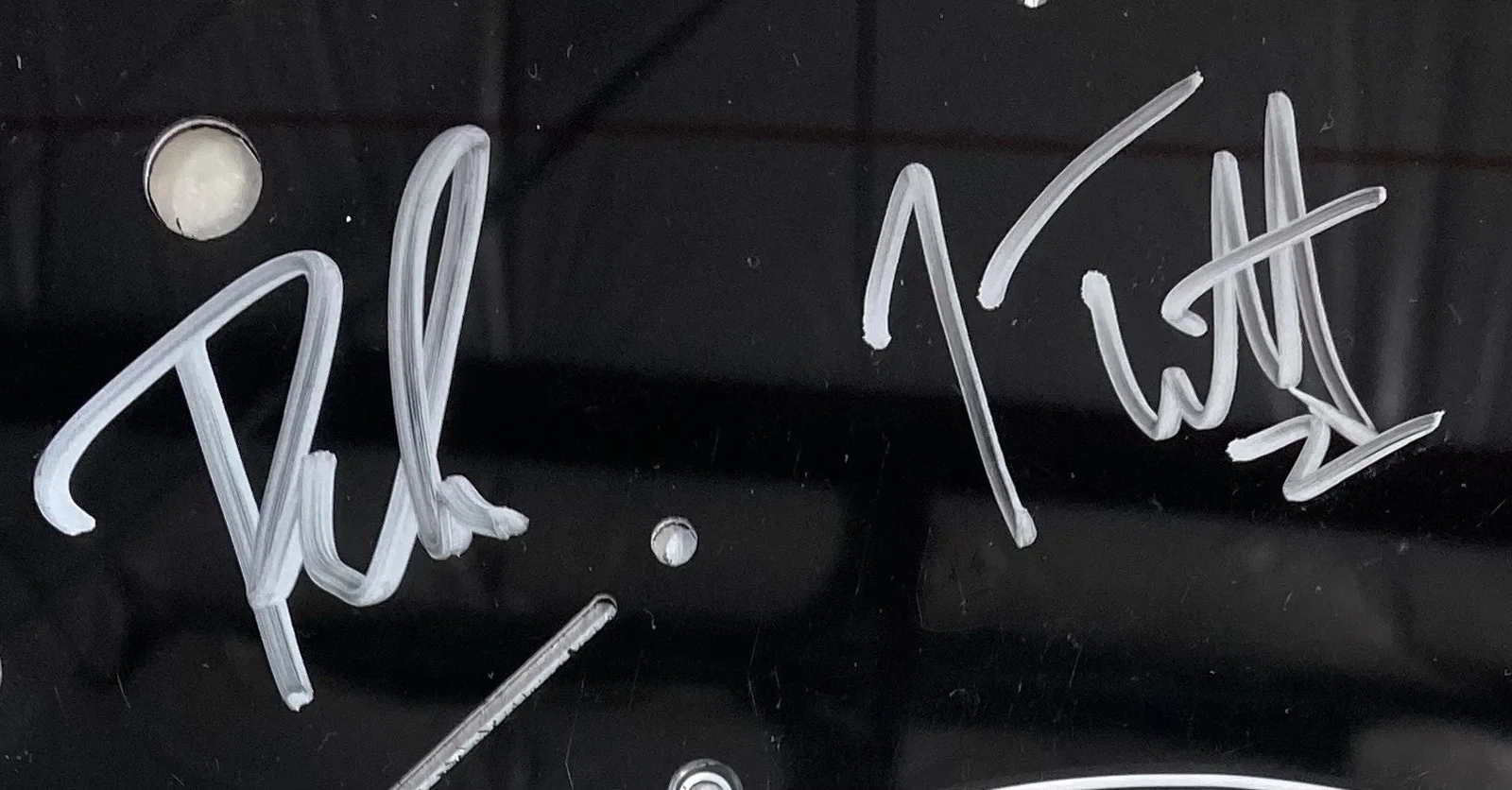 Joe Elliott — Joe Elliott Phil Collen Def Leppard Signed Black Guitar Pick Guard JSA ITP, изображение 2