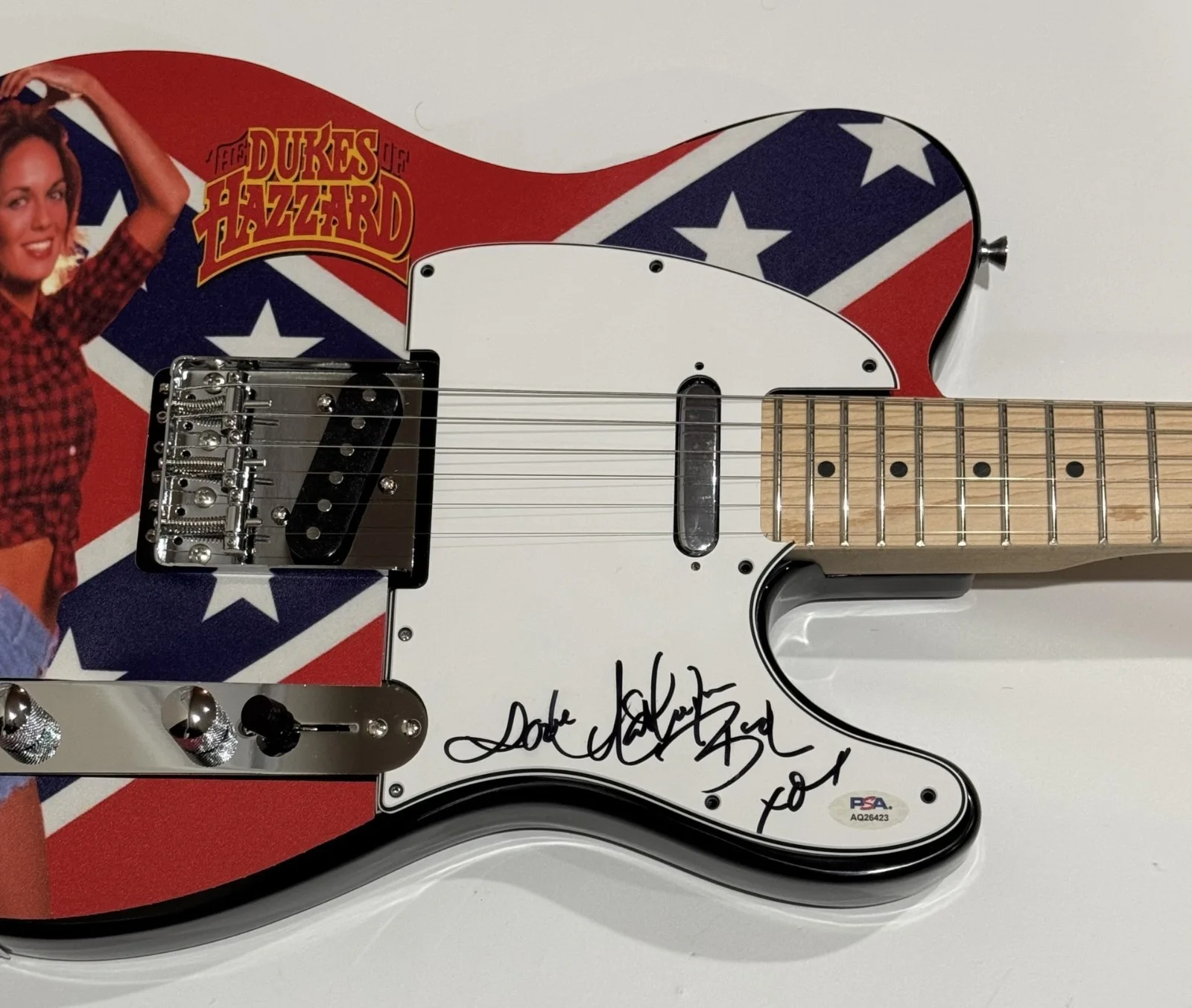 KATHERINE BACH SIGNED CUSTOM DAISY DUKE ELECTRIC GUITAR DUKES OF HAZZARD PSA COA, изображение 2