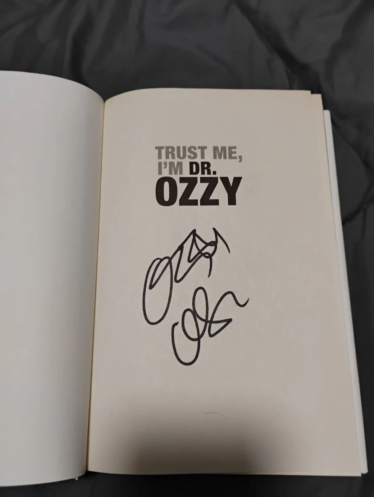 Autographed Ozzy Osbourn Book Trust Me, I'm Dr. Ozzy IN PERSON SIGNED AUTOGRAPH, изображение 3