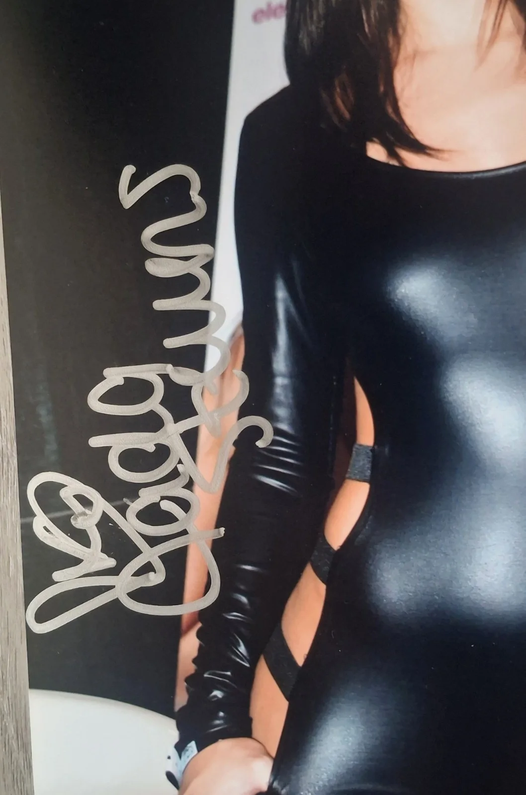 JADA STEVENS Signed 8x12" PHOTO #4 - Black Skin Tight Suitgʻ, изображение 2