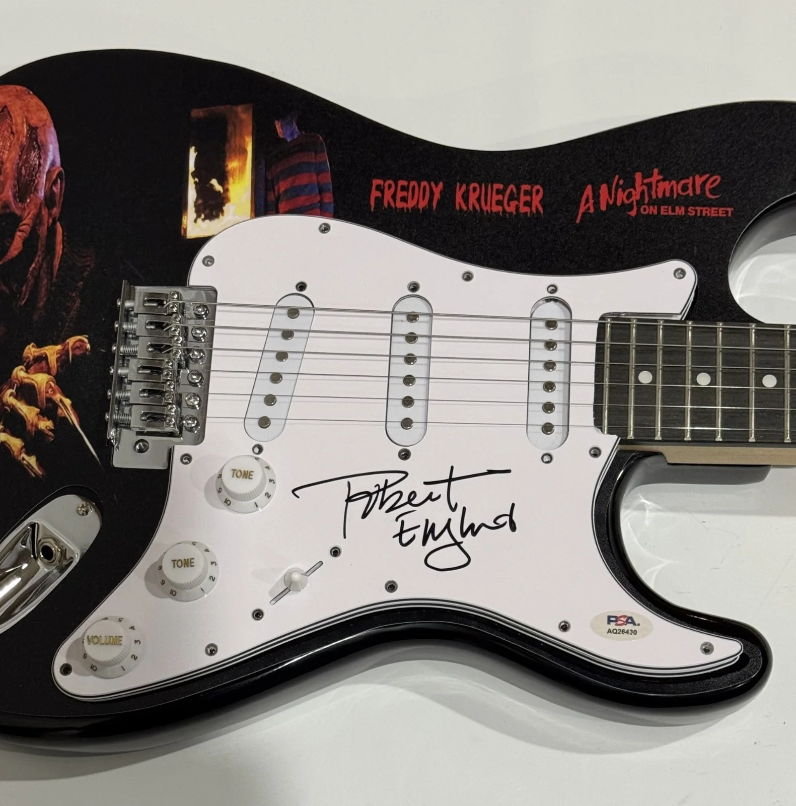 ROBERT ENGLUND SIGNED FREDDY KRUEGER GUITAR NIGHTMARE ON ELM STREET PSA COA, изображение 2
