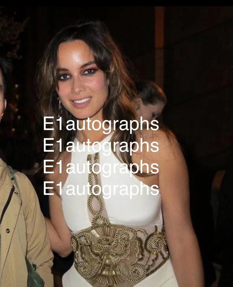 Berenice Marlohe — Berenice Marlohe signed Skyfall 8x10 photo In Person Proof. Daniel Craig Bond, изображение 4