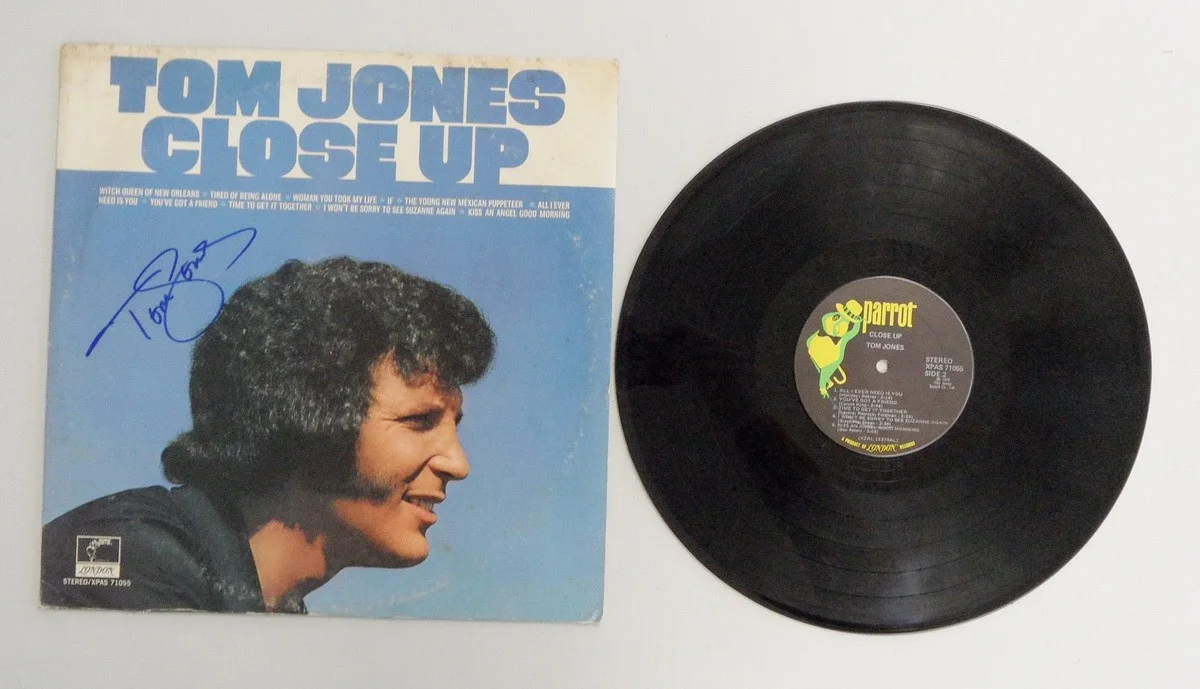 SIGNED 1972 Tom Jones 'Close Up' Vinyl Record Autographed, image 4