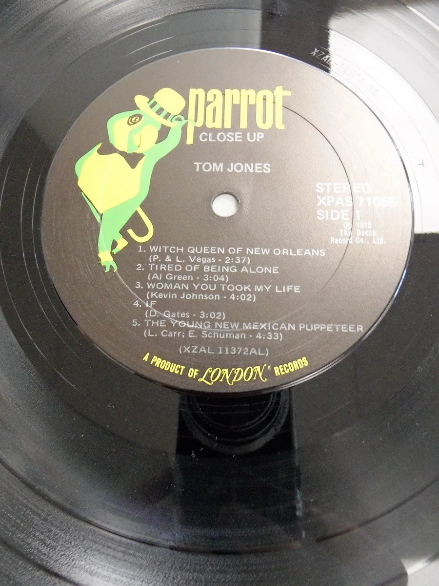 SIGNED 1972 Tom Jones 'Close Up' Vinyl Record Autographed, image 5