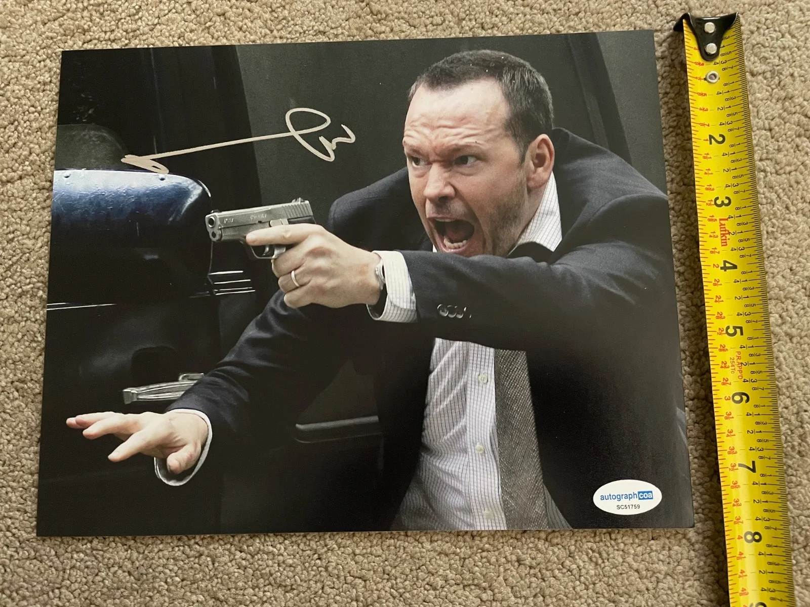 Donnie Wahlberg — DONNIE WAHLBERG SIGNED 8x10 PHOTO BLUE BLOODS TV SHOW ACTOR AUTOGRAPH COA