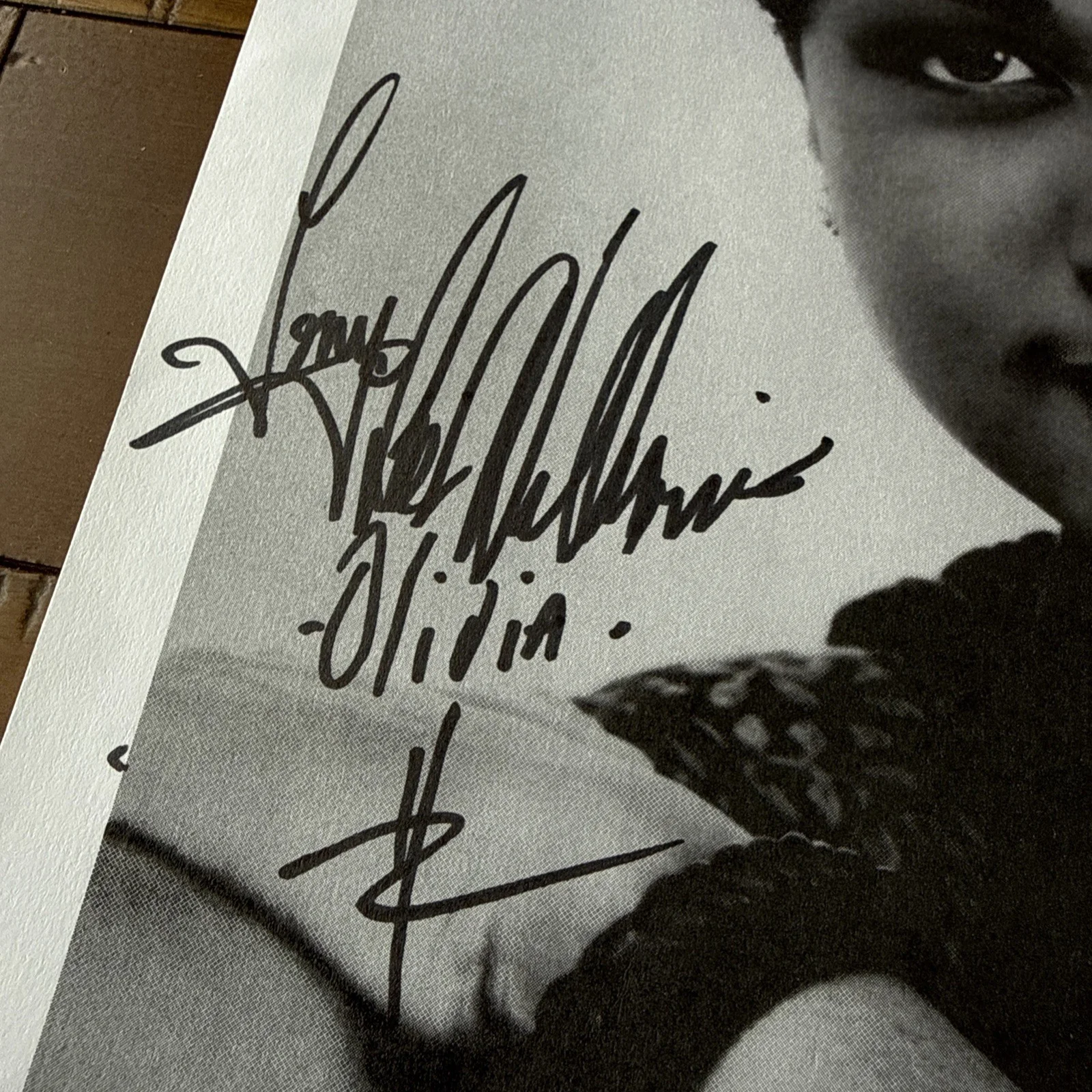 Tonya Lee Williams — TONYA LEE WILLIAMS Olivia Signed Autograph 8x10" photo Young & the Restless Y&R, image 2