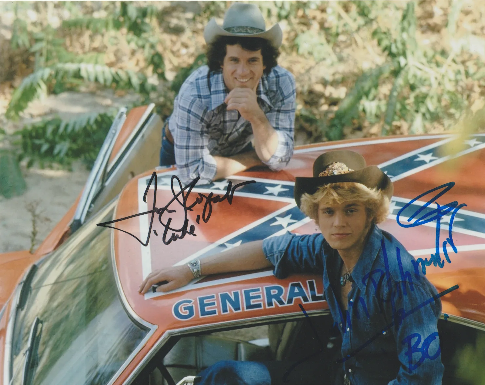 JOHN SCHNEIDER & TOM WOPAT — JOHN SCHNEIDER & TOM WOPAT DUKES OF HAZZARD SIGNED 10X8 COLOR PHOTO TV AUTOGRAPH