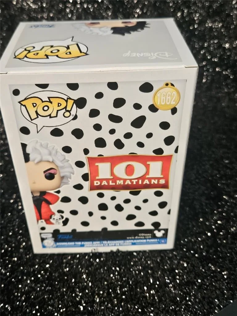 CRUELLA DE VIL — GLENN CLOSE SIGNED AUTOGRAPHED FUNKO POP 1662 CRUELLA DE VIL 101 DALMATIANS COA, image 3