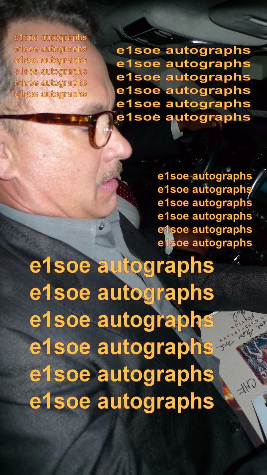 Tom Hanks — Tom Hanks signed 8x10 photo In Person. Proof. Forrest Gump, image 4