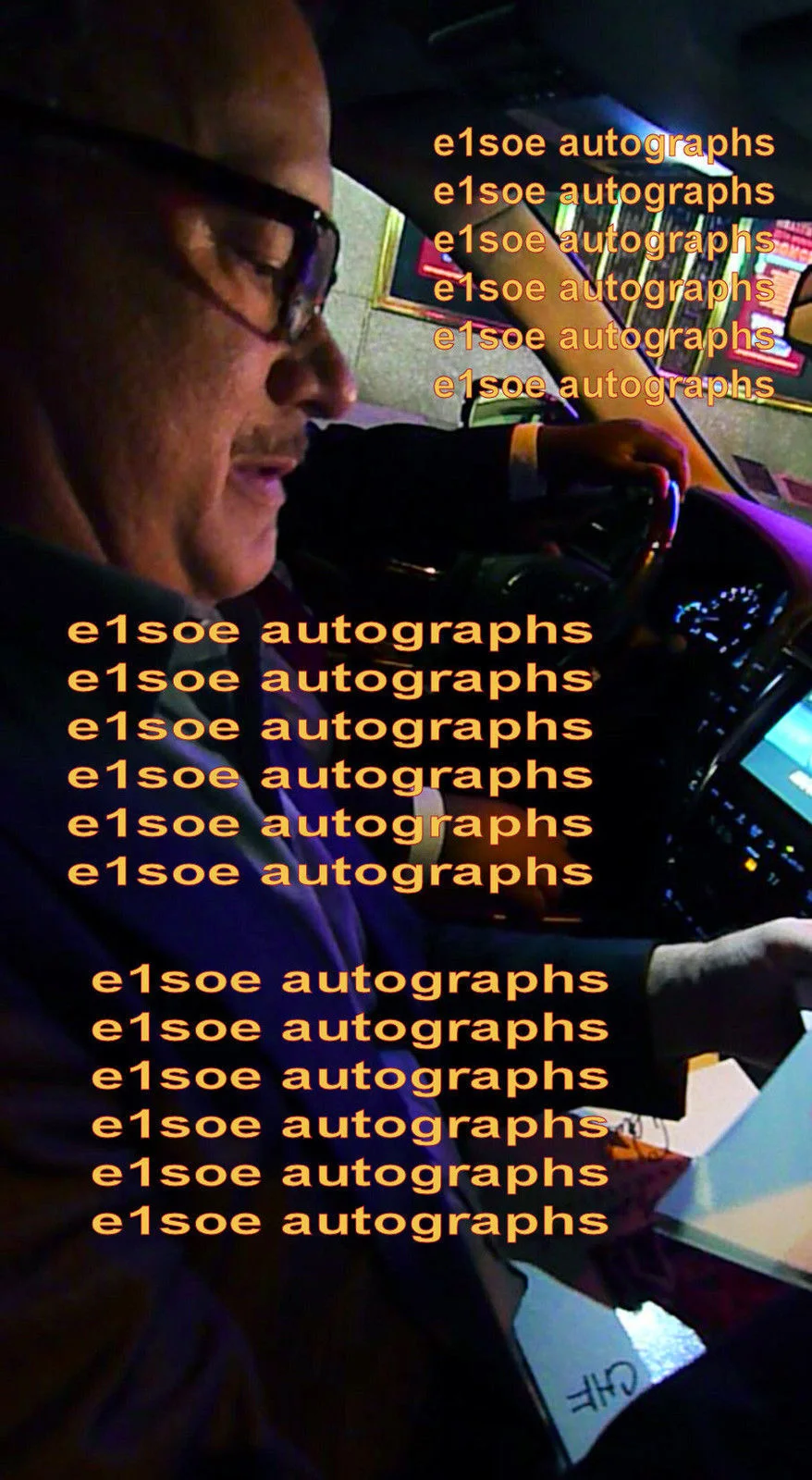 Tom Hanks — Tom Hanks signed 8x10 photo In Person. Proof. Forrest Gump, image 5
