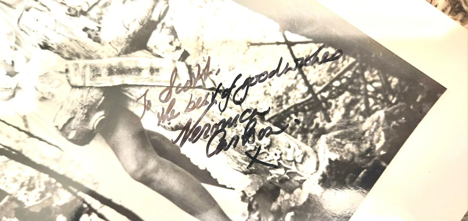 Veronica Carlson — VERONICA CARLSON SIGNED 8 X 10 B&W PHOTO Beautiful Condition! (Inscribed), image 2