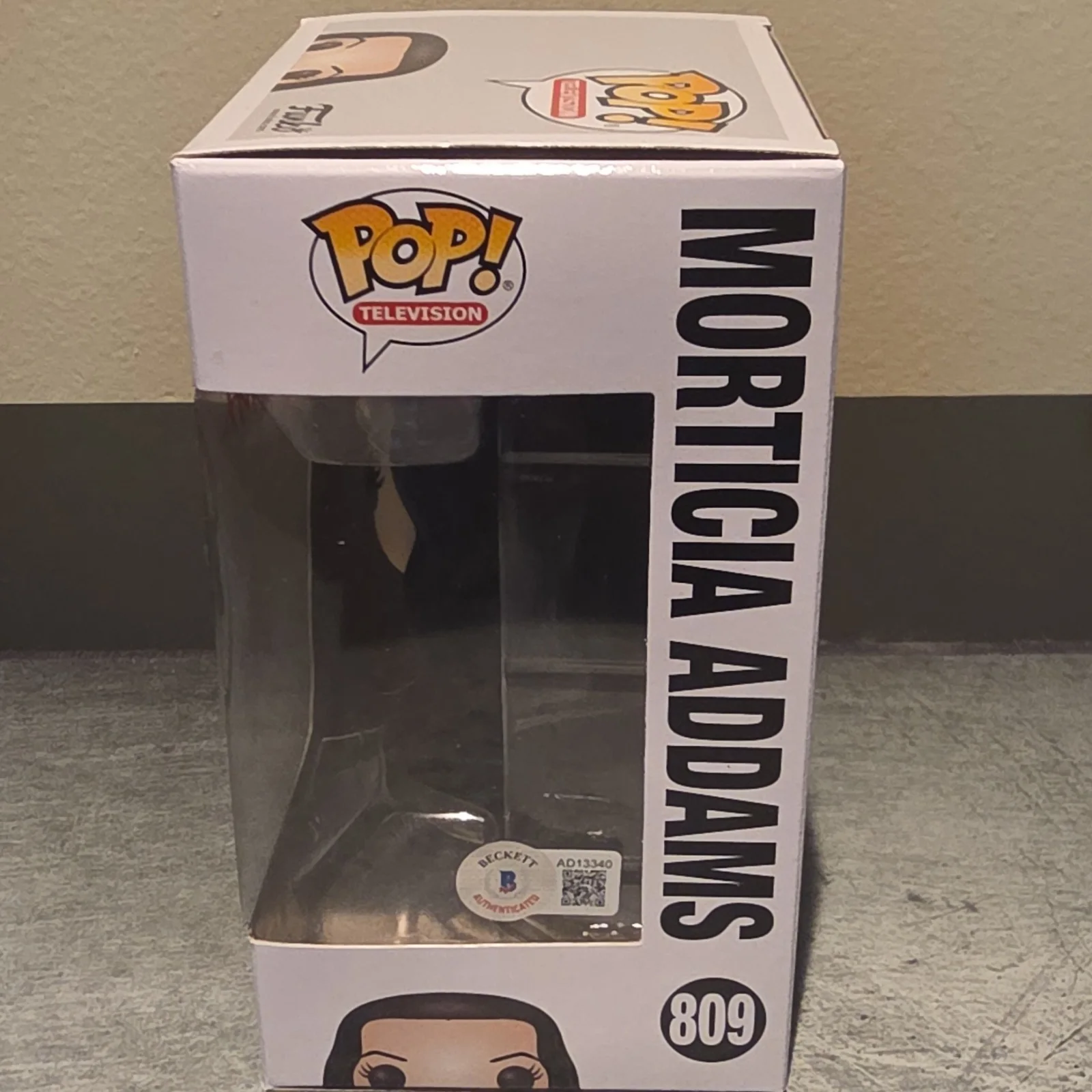 Anjelica Huston — Funko Pop The Addams Family Morticia Addams Signed by Anjelica Huston, изображение 2