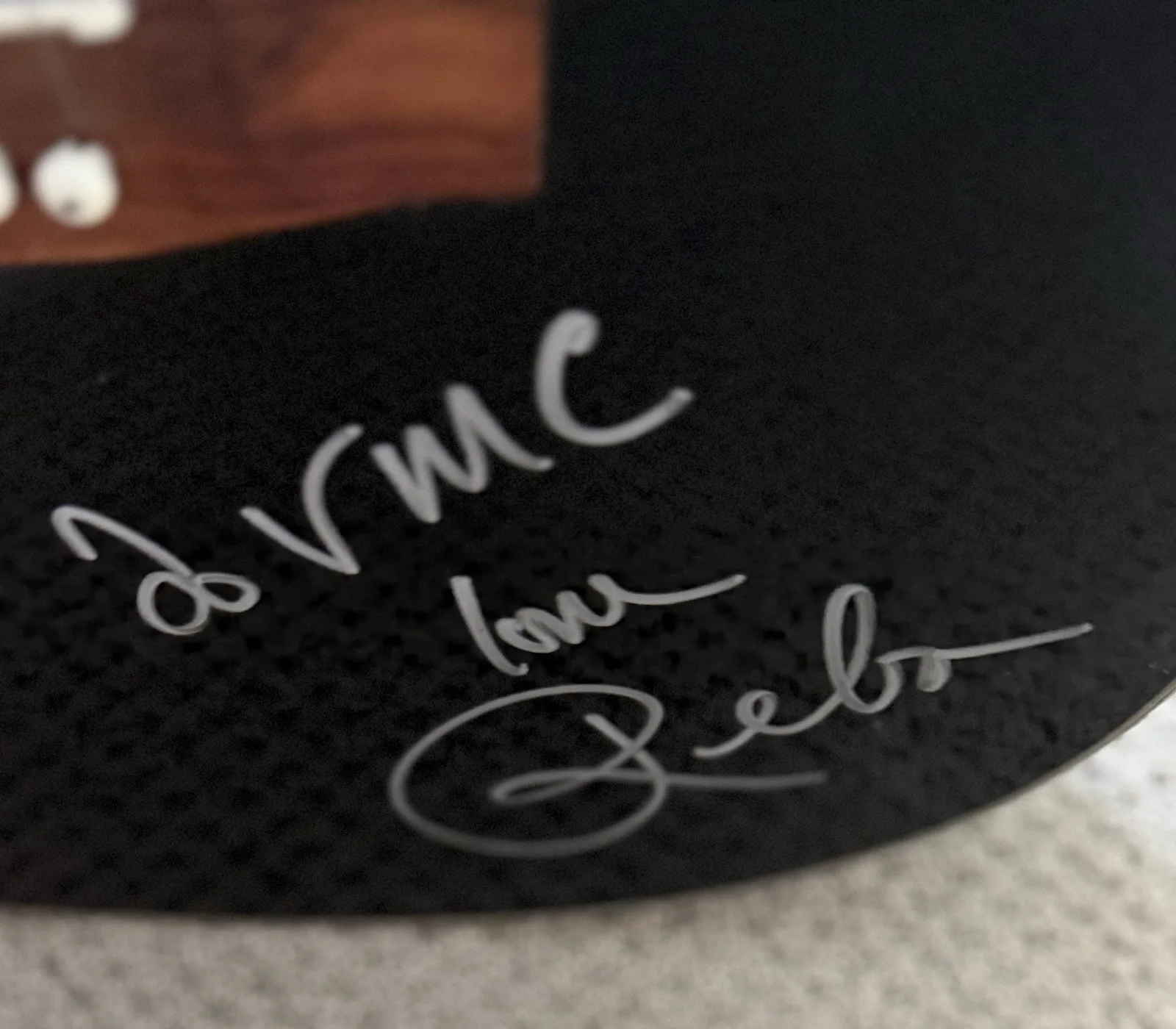 REBA MCENTIRE SIGNED ACOUSTIC GUITAR., image 2