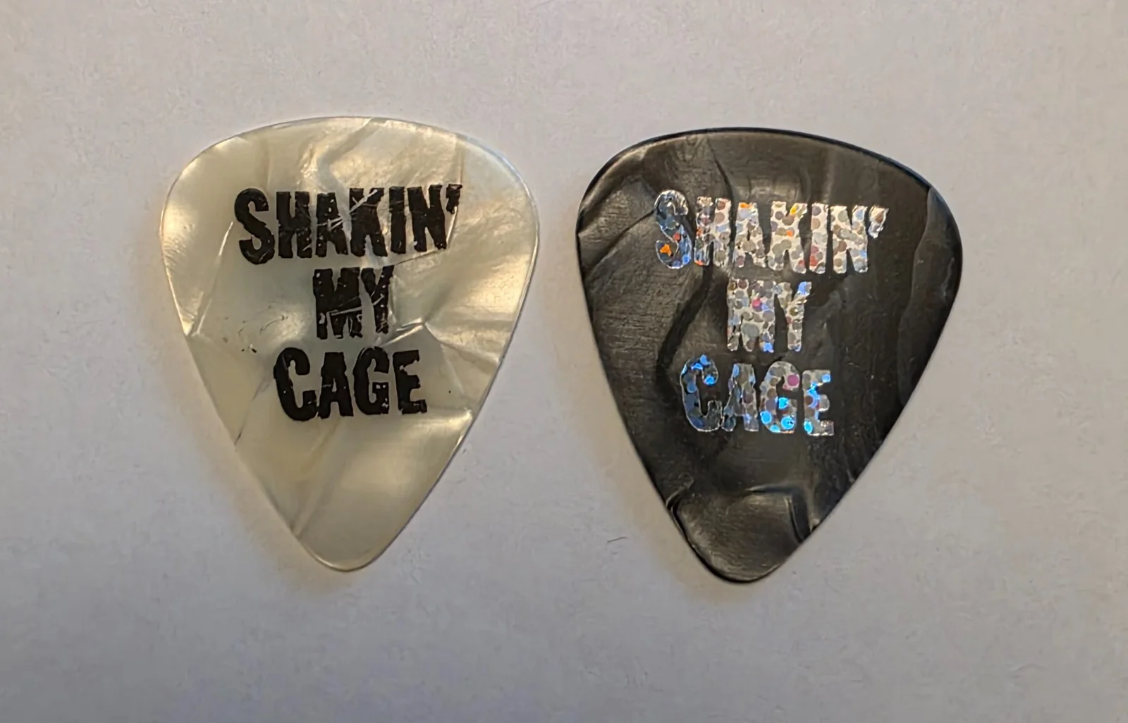 Aerosmith 2 different band tour guitar pick picks Joe Perry Shakin My Cage, изображение 2