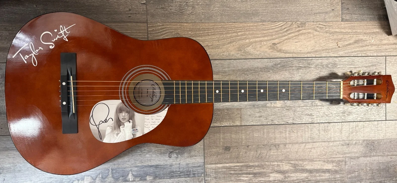 Taylor Swift Signed 38 inch Brown Acoustic Guitar PSA COA, изображение 2