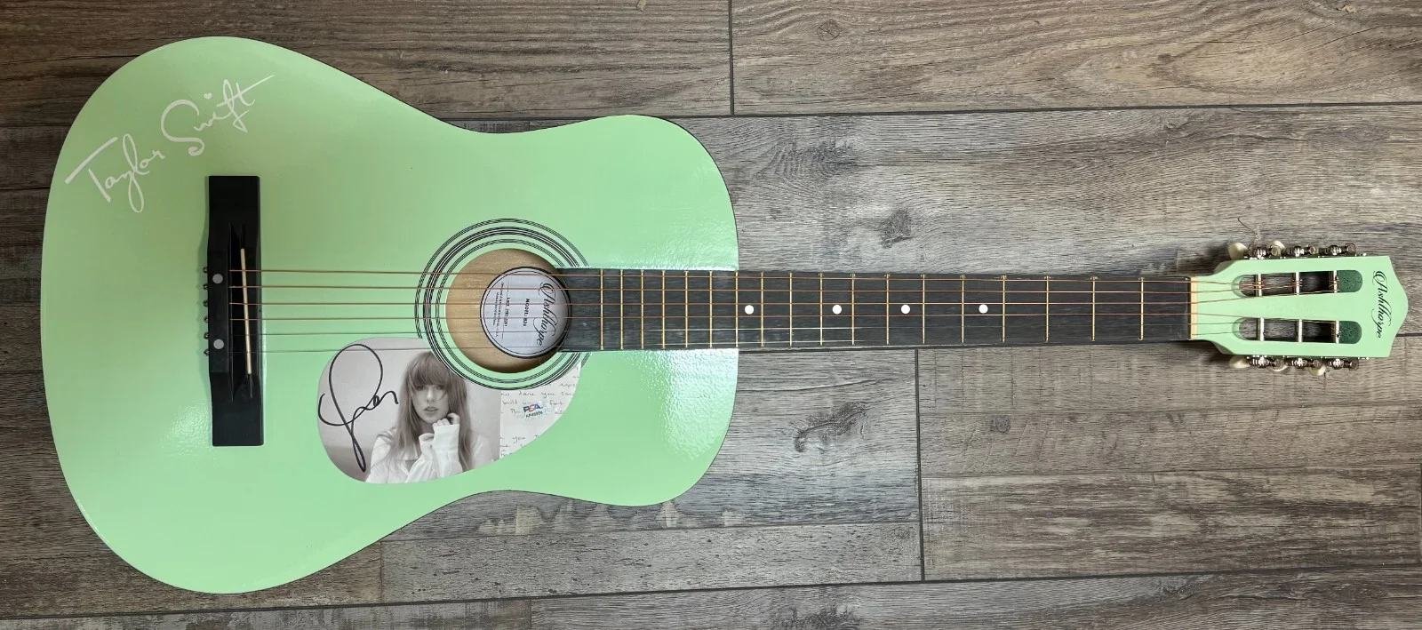 Taylor Swift Signed 38 inch Mint Green Acoustic Guitar PSA COA, изображение 2