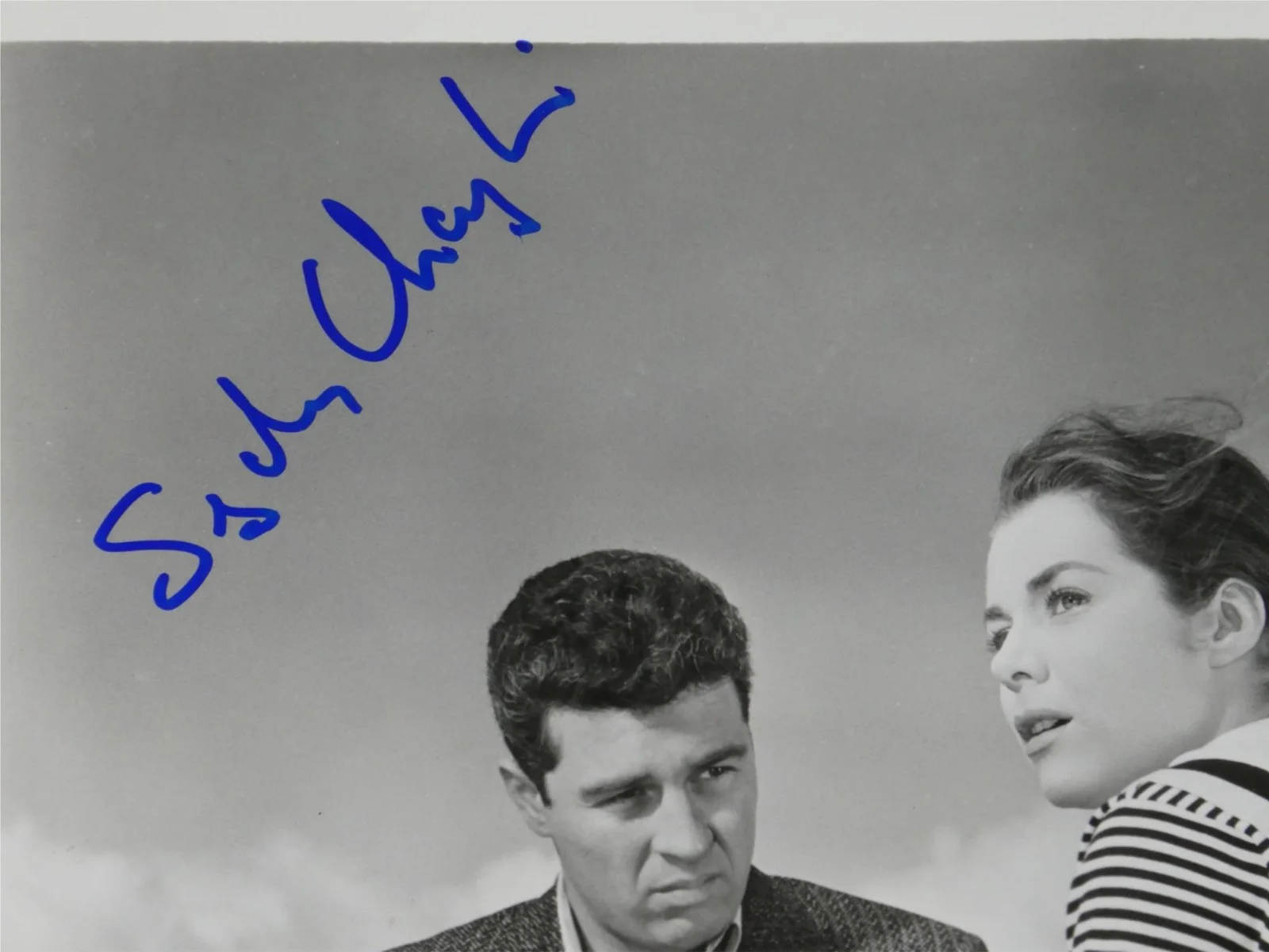 Sydney Chaplin — Sydney Chaplin Signed B&W 8x10 Promo Photo Four Girls In Town Autographed, изображение 2