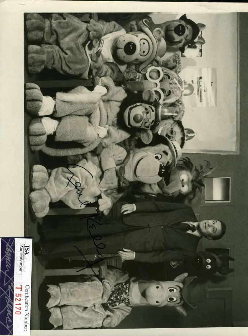 GENE KELLY — Gene Kelly Psa Dna And Jsa Coa Signed 7x9 Photo Authentic Autograph