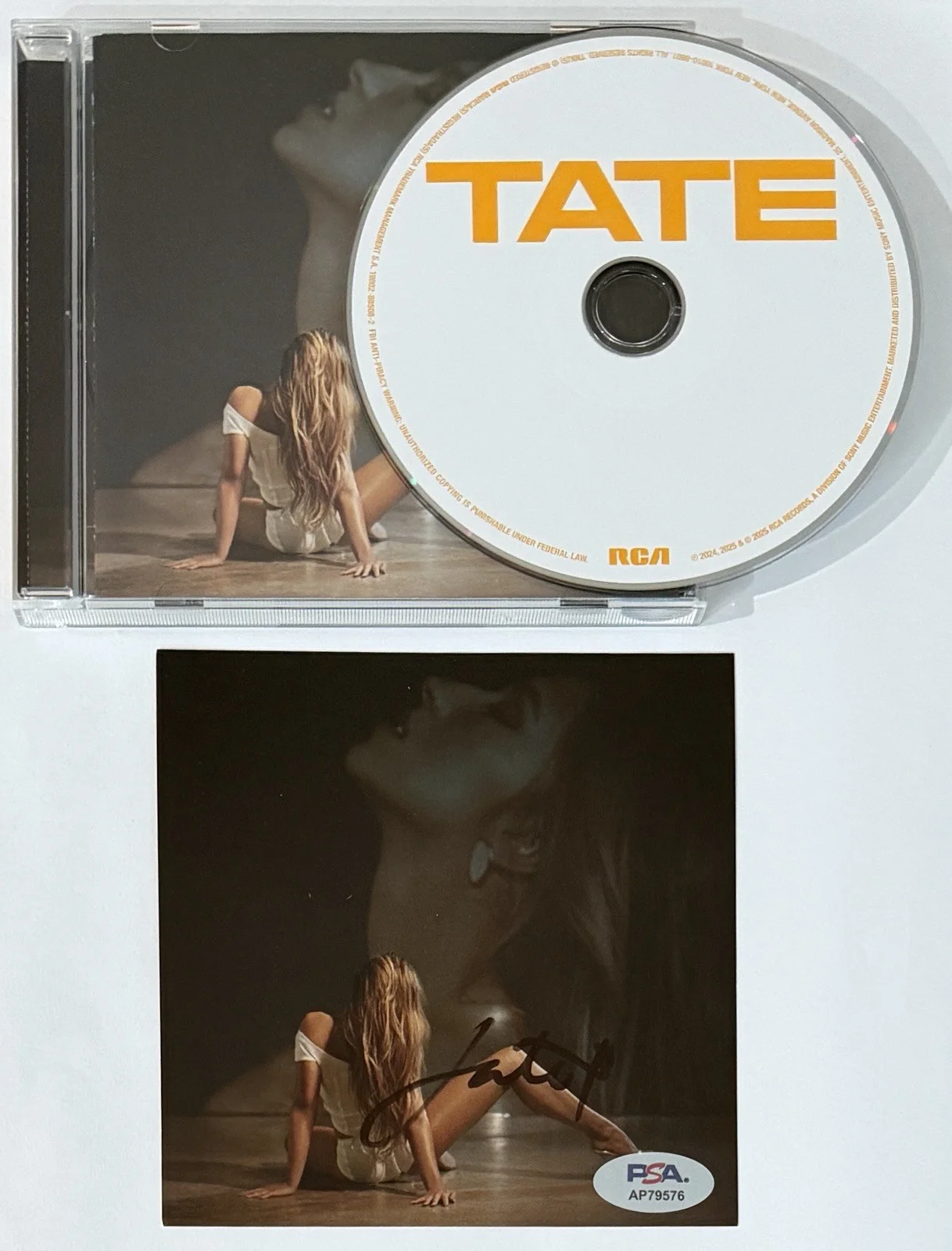 SIGNED Tate McRae So Close to What Album Photo Card & CD Autograph PSA DNA COA, изображение 2