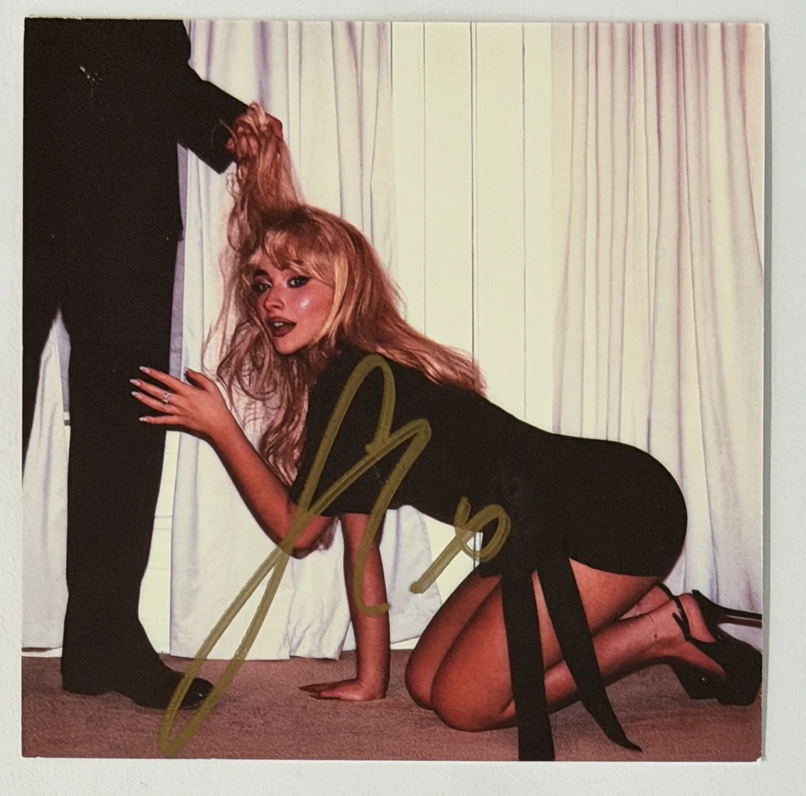 SIGNED Sabrina Carpenter Man’s Best Friend Photograph & CD PSA DNA COA Autograph, изображение 3