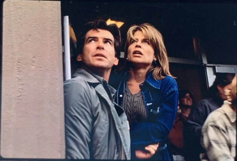 DANTE’S PEAK Pierce Brosnan Linda Hamilton 1997 35mm Publicity Slides x3, изображение 2