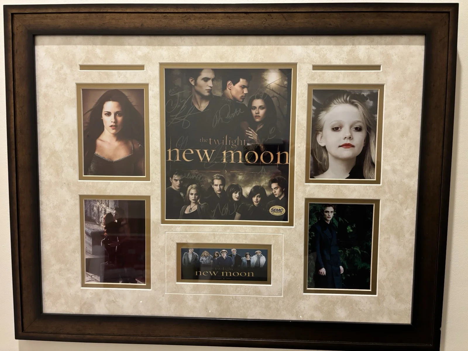 Kristen Stewart, Robert Pattinson, Taylor Lautner, Peter Facinell — Twilight Saga: New Moon Original Autographed Poster SEMG Stewart Pattinson