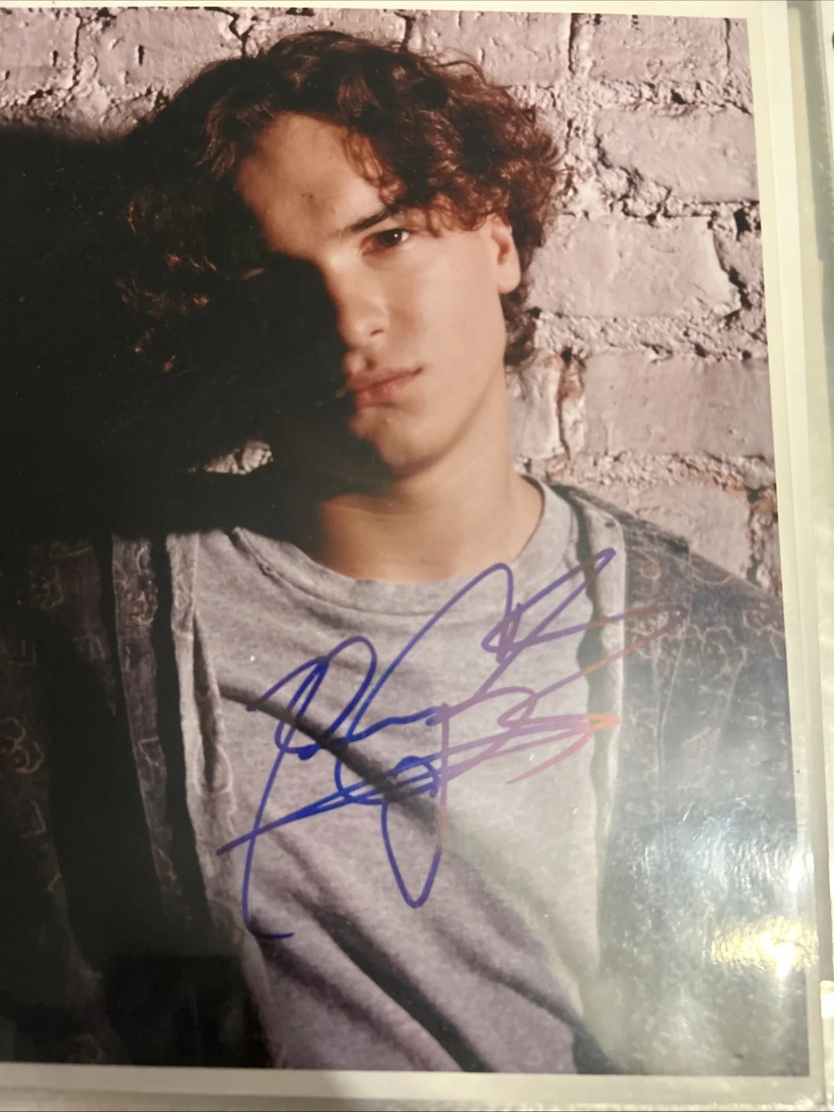 Johnny Galecki — Johnny Galecki Autograph 8 X 10 Color Photo Authentic, image 2