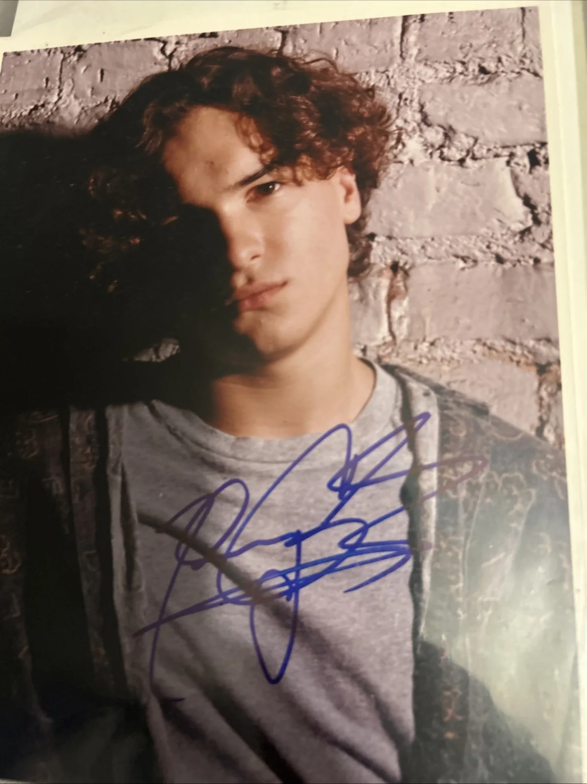Johnny Galecki — Johnny Galecki Autograph 8 X 10 Color Photo Authentic, image 3