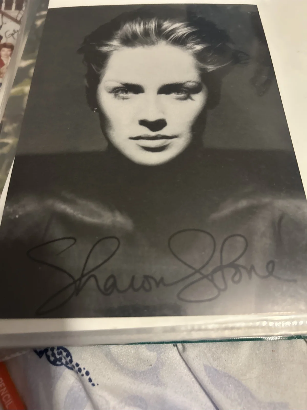 Sharon Stone — Sharon Stone Autographed 5 X 7 Black-And-White Photo, image 3