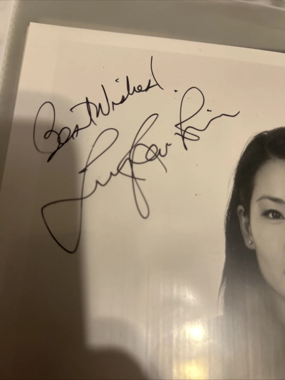 Lucy Liu — Lucy Liu Autographed 8 X 10 Black-And-White Photo Ally Mcbeal, изображение 4